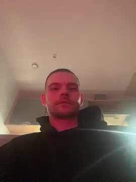 Snapshot of Z1uk chatting on 02.25.26 Z1uk online show from 02.25.26