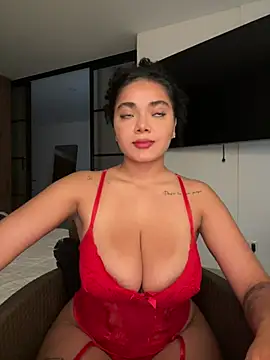 Snapshot of Mariecurl chatting on 02.14.25 Mariecurl online show from 02.14.25