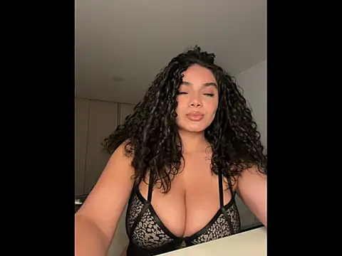 Snapshot of Mariecurl chatting on 09.25.25 Mariecurl online show from 09.25.25