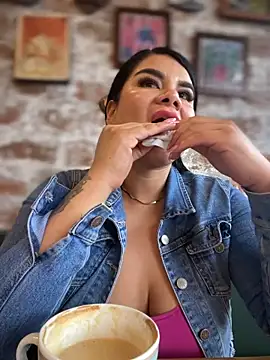 Snapshot of Insane_Issa chatting on 03.14.25 Insane Issa online show from 03.14.25