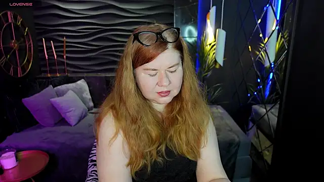 Mrs Emilia online show from 12.13.24