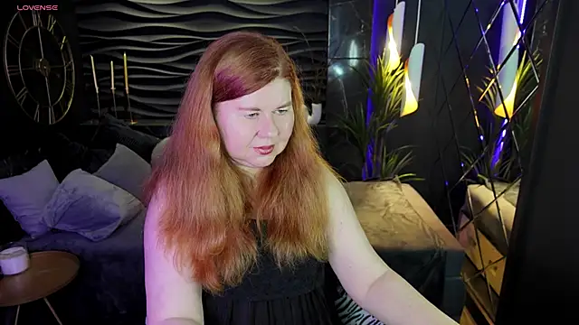 Mrs Emilia online show from 12.21.24