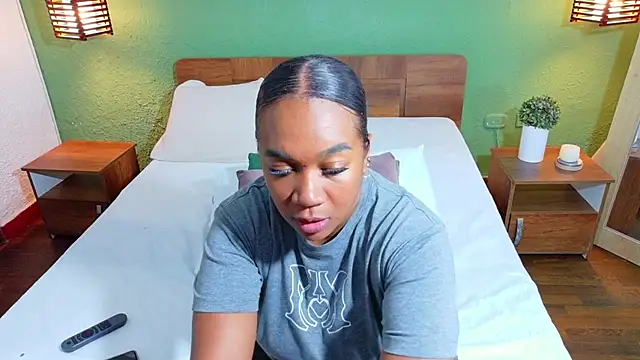 Snapshot of dannaahbrown chatting on 10.07.25 dannaahbrown online show from 10.07.25