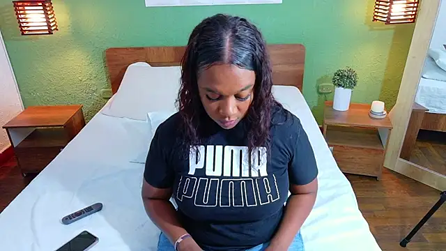 Snapshot of dannaahbrown chatting on 10.17.25 dannaahbrown online show from 10.17.25