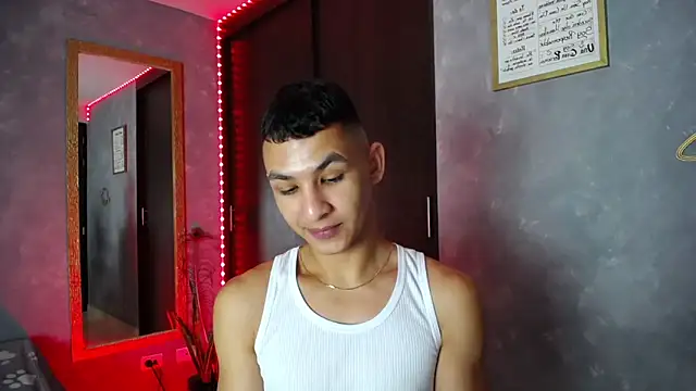 Snapshot of liuscast22 chatting on 02.13.25 liuscast22 online show from 02.13.25