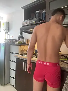 Snapshot of liuscast22 chatting on 02.19.25 liuscast22 online show from 02.19.25