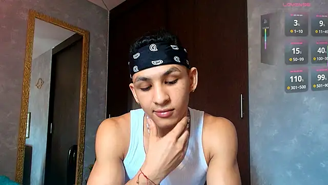 Snapshot of liuscast22 chatting on 09.13.25 liuscast22 online show from 09.13.25