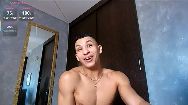 Snapshot of liuscast22 chatting on 10.05.25 liuscast22 online show from 10.05.25