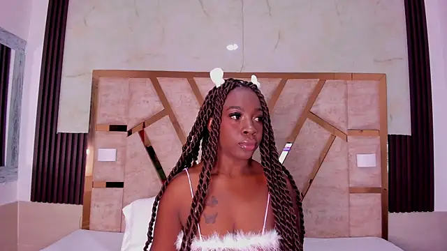 Athenea Mills online show from 09.18.25