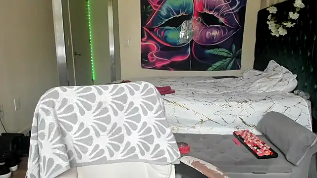 YasmineMinaj online show from 04.04.26