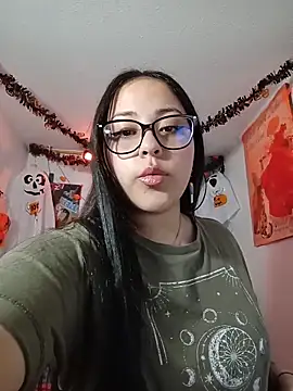 Snapshot of persefone_core chatting on 10.26.25 persefone core online show from 10.26.25