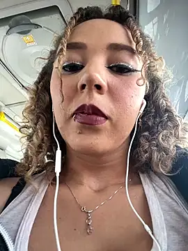 Snapshot of charlott_lens chatting on 02.15.25 charlott lens online show from 02.15.25