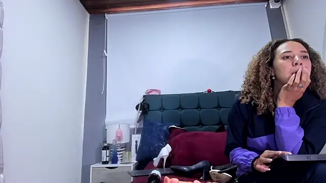 Snapshot of charlott_lens chatting on 09.22.25 charlott lens online show from 09.22.25