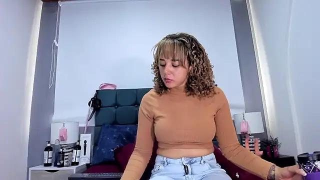 Snapshot of charlott_lens chatting on 09.23.25 charlott lens online show from 09.23.25