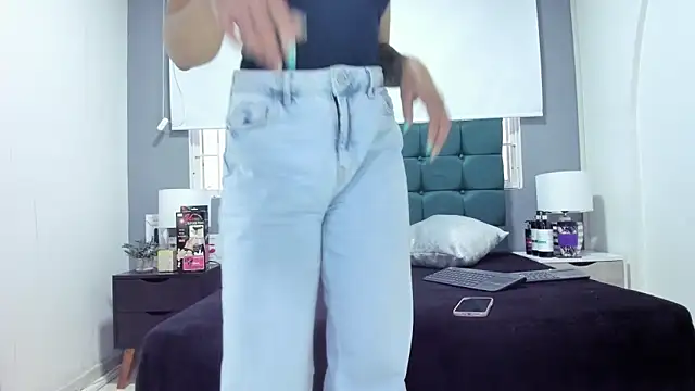 Snapshot of charlott_lens chatting on 10.10.25 charlott lens online show from 10.10.25