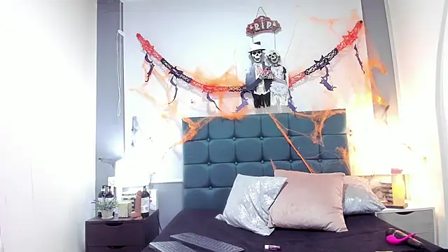 Snapshot of charlott_lens chatting on 10.30.25 charlott lens online show from 10.30.25