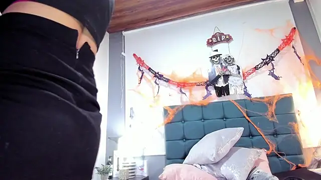 Snapshot of charlott_lens chatting on 10.31.25 charlott lens online show from 10.31.25