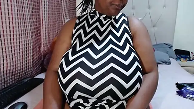 Snapshot of CHOCOLATEDARKBUSTYX chatting on 10.31.25 CHOCOLATEDARKBUSTYX online show from 10.31.25