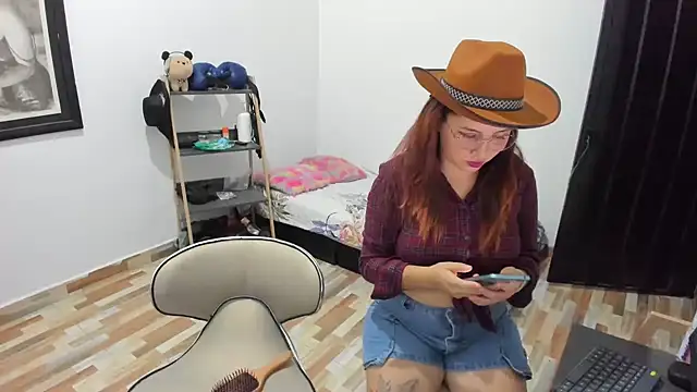 Snapshot of _girls_on_fire_ chatting on 01.30.25 girls on fire online show from 01.30.25