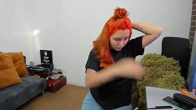 Snapshot of _girls_on_fire_ chatting on 03.08.25 girls on fire online show from 03.08.25