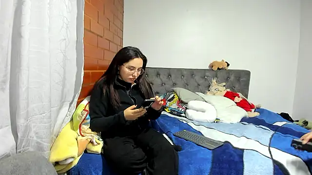 Snapshot of _girls_on_fire_ chatting on 12.18.25 girls on fire online show from 12.18.25