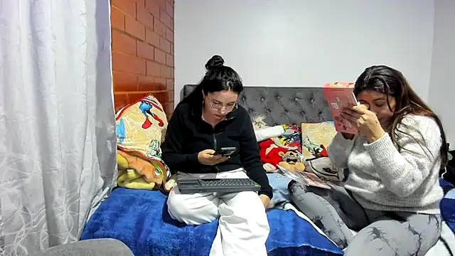 Snapshot of _girls_on_fire_ chatting on 12.22.25 girls on fire online show from 12.22.25