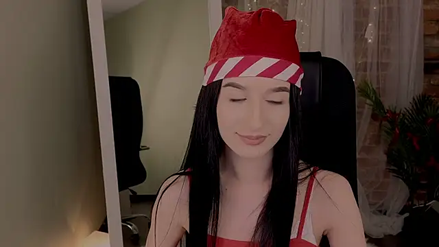Snapshot of LauraCoy chatting on 12.25.24 LauraCoy online show from 12.25.24