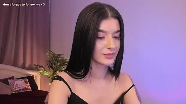 Snapshot of LauraCoy chatting on 12.26.24 LauraCoy online show from 12.26.24