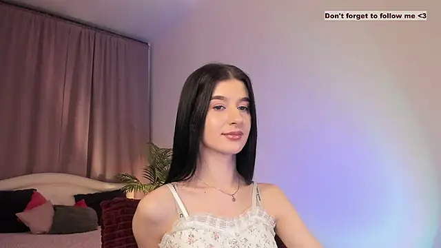 Snapshot of LauraCoy chatting on 01.12.25 LauraCoy online show from 01.12.25