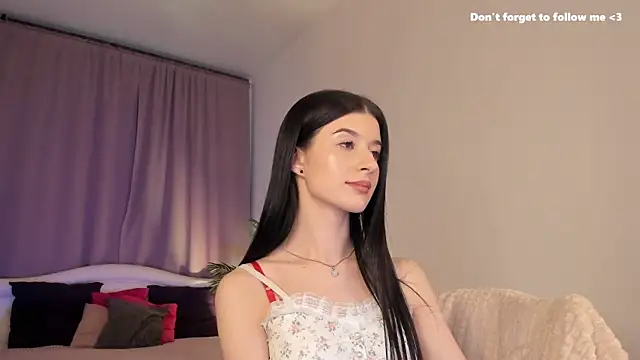 Snapshot of LauraCoy chatting on 01.15.25 LauraCoy online show from 01.15.25