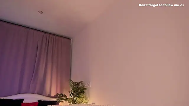 Snapshot of LauraCoy chatting on 01.16.25 LauraCoy online show from 01.16.25