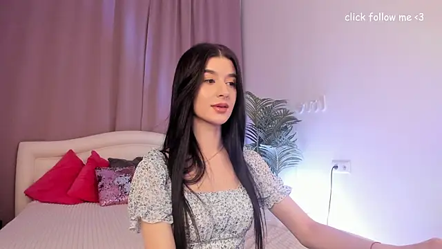 Snapshot of LauraCoy chatting on 01.19.25 LauraCoy online show from 01.19.25