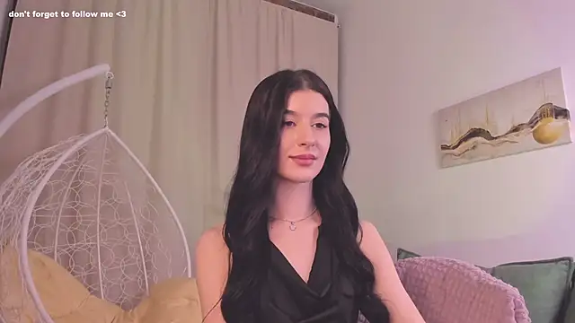 Snapshot of LauraCoy chatting on 01.21.25 LauraCoy online show from 01.21.25
