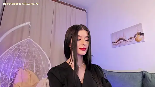 Snapshot of LauraCoy chatting on 02.03.25 LauraCoy online show from 02.03.25