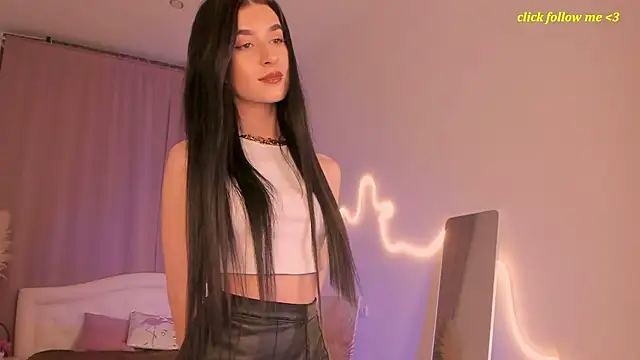 Snapshot of LauraCoy chatting on 07.05.26 LauraCoy online show from 07.05.26