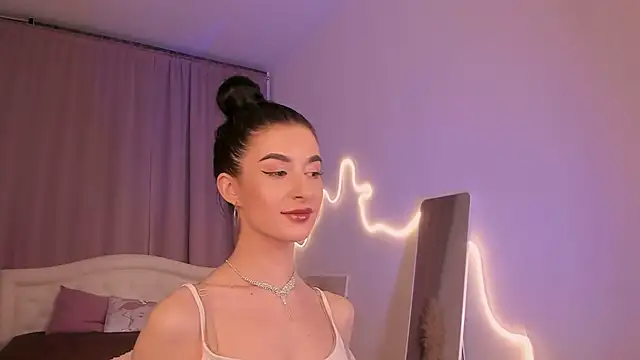 Snapshot of LauraCoy chatting on 07.07.26 LauraCoy online show from 07.07.26