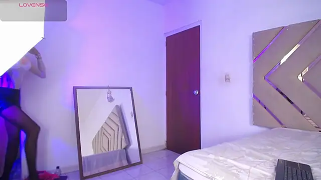 Raven foxter1 online show from 12.13.24