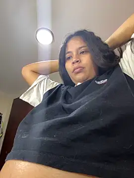 moncerrat luna online show from 10.17.25