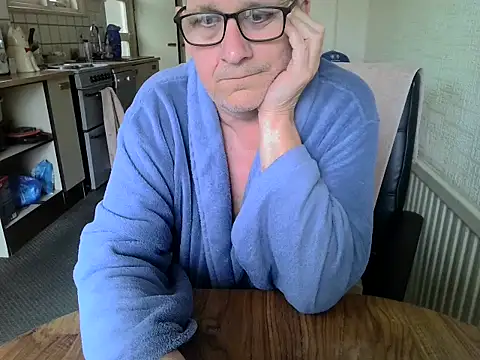 Snapshot of daddyflash chatting on 04.28.26 daddyflash online show from 04.28.26