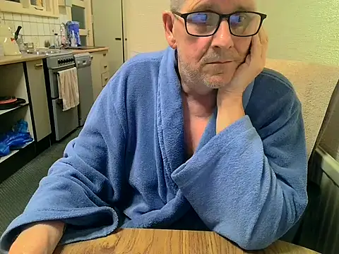 Snapshot of daddyflash chatting on 04.30.26 daddyflash online show from 04.30.26