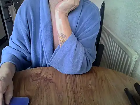 Snapshot of daddyflash chatting on 05.18.26 daddyflash online show from 05.18.26