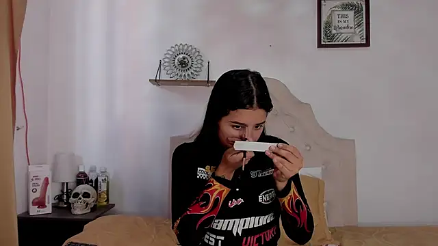 aliice walker  online show from 10.01.25