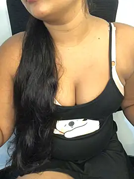 Snapshot of Rose_Olivia chatting on 06.28.26 Rose Olivia online show from 06.28.26