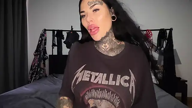 claudiacvc95 online show from 10.19.25