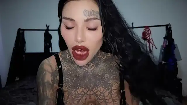 Snapshot of claudiacvc95 chatting on 02.28.26 claudiacvc95 online show from 02.28.26