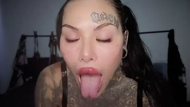 claudiacvc95 online show from 04.05.26