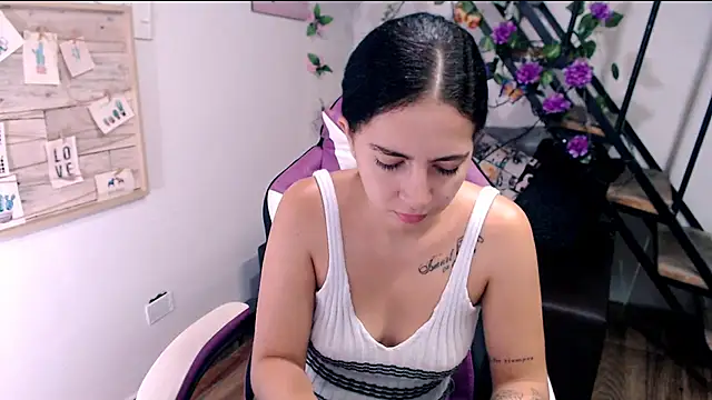 Snapshot of samantha_baby_ chatting on 04.28.26 samantha baby online show from 04.28.26