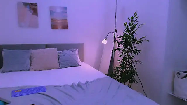 LesleySweet online show from 12.20.25