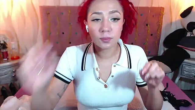 IsabelaLatina online show from 10.22.25