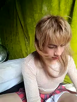 Snapshot of Evehampy chatting on 10.04.25 Evehampy online show from 10.04.25